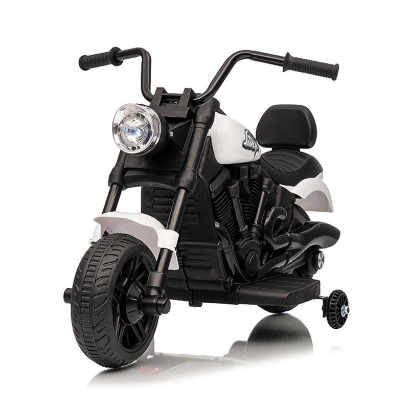 오토바이 어린이 전기 오토바이를 타고